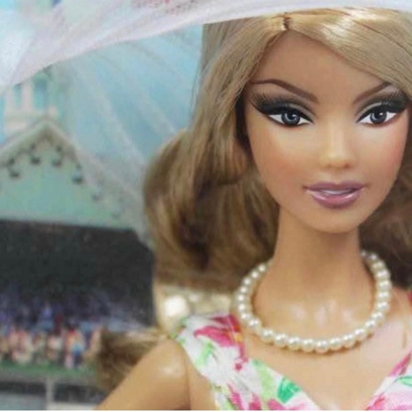 Kentucky Derby Barbie 2009 NEW - Picture 3 of 4